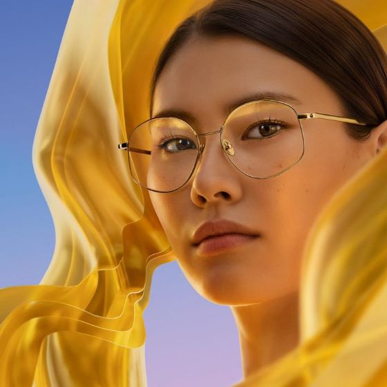 ZEISS apresenta DuraVision Gold UV, novo tratamento antirreflexo com reflexo dourado e alta durabilidade