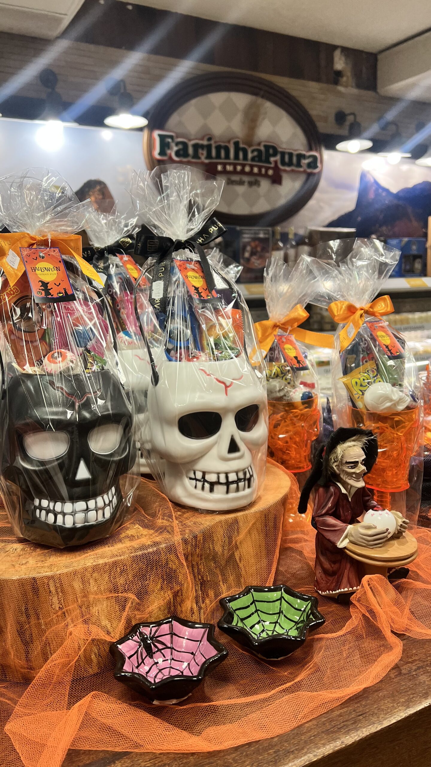Empório Farinha Pura celebra o Halloween com kits temáticos e criativos