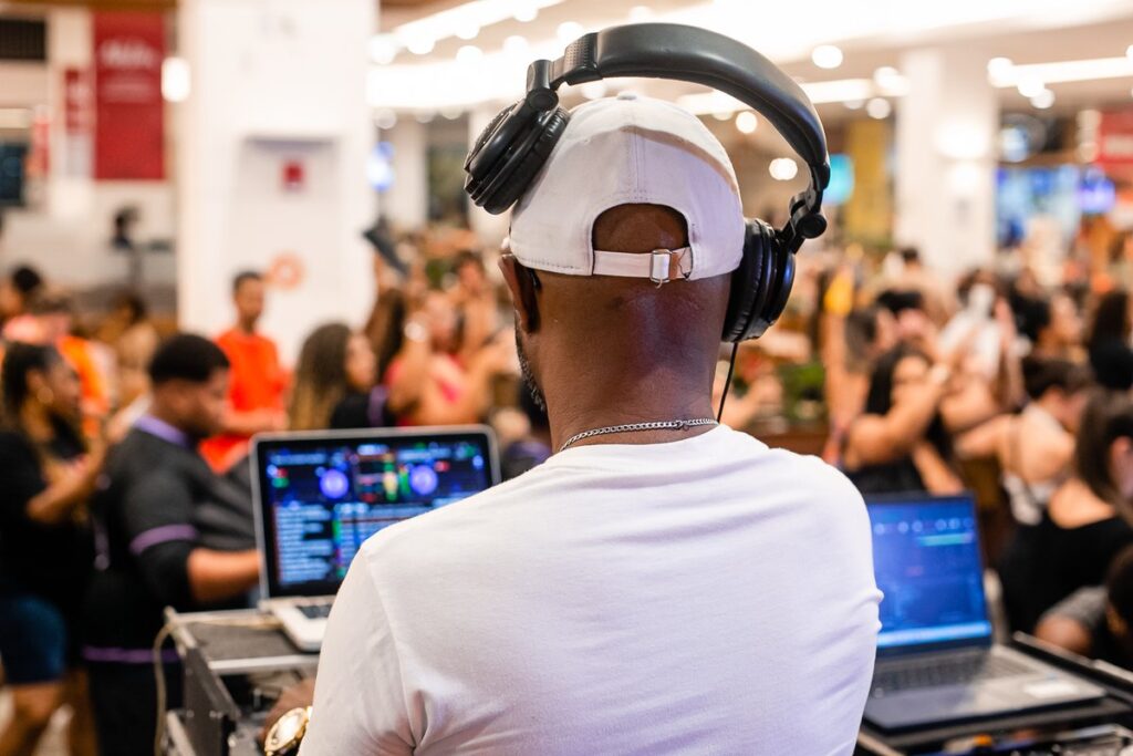 Baile Charme encerra o ano com edição solidária no São Gonçalo Shopping Baile Charme encerra o ano com edição solidária no São Gonçalo Shopping