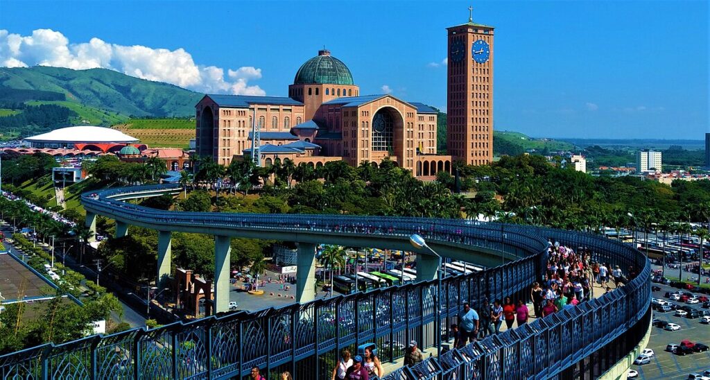 Fé em movimento: DeÔnibus leva você ao Santuário Nacional de Aparecida para celebrar o Dia da Padroeira do Brasil