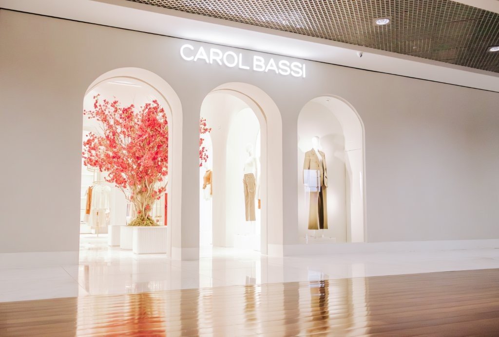 Carol Bassi inaugura 1ª loja em Florianópolis e avança no Sul do país