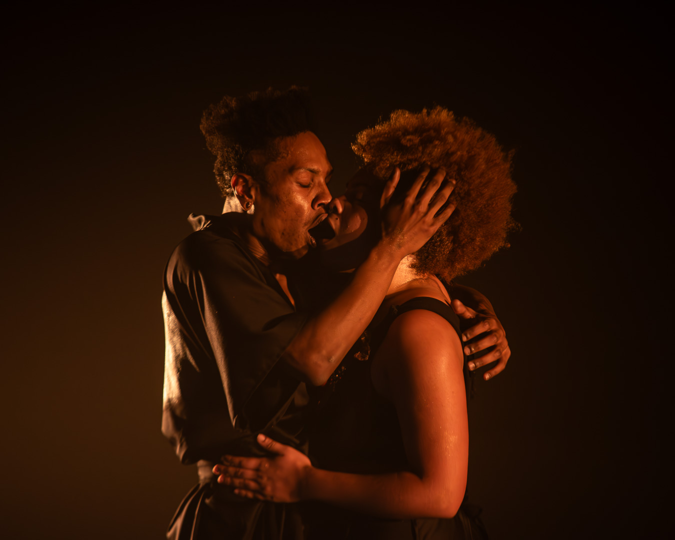 Espetáculo “Carvão”, da Cia. Sansacroma, retorna a SP com apresentações gratuitas