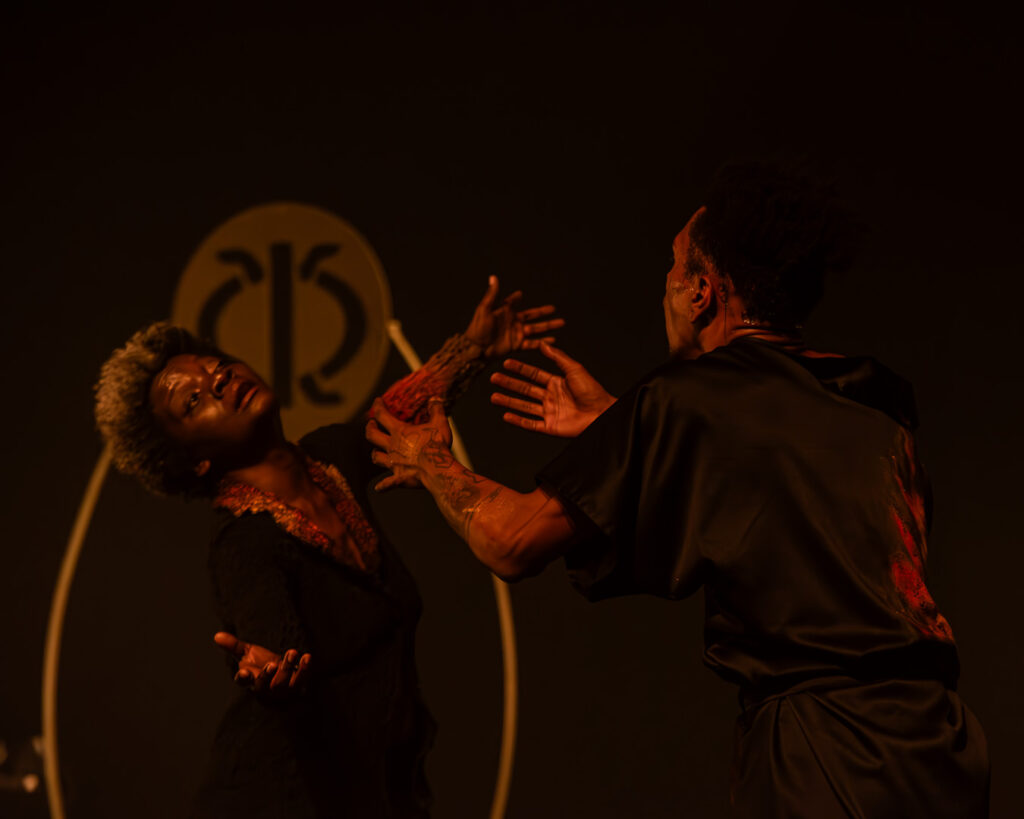 Espetáculo “Carvão”, da Cia. Sansacroma, retorna a SP com apresentações gratuitas Espetáculo “Carvão”, da Cia. Sansacroma, retorna a SP com apresentações gratuitas