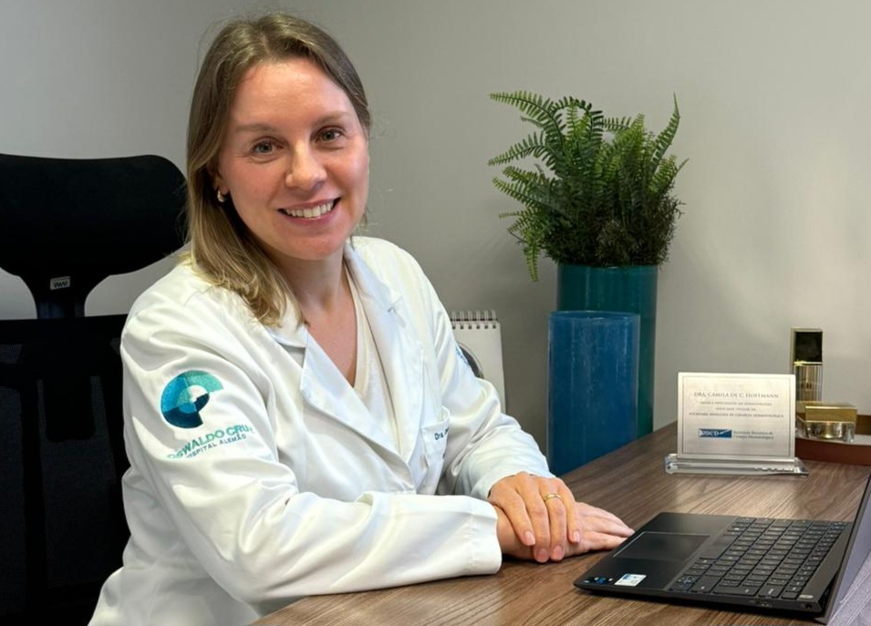 A era do rosto em evidência: como as redes sociais transformaram a relação com a autoimagem e o olhar da Dra. Camila Hoffmann A era do rosto em evidência: como as redes sociais transformaram a relação com a autoimagem e o olhar da Dra. Camila Hoffmann