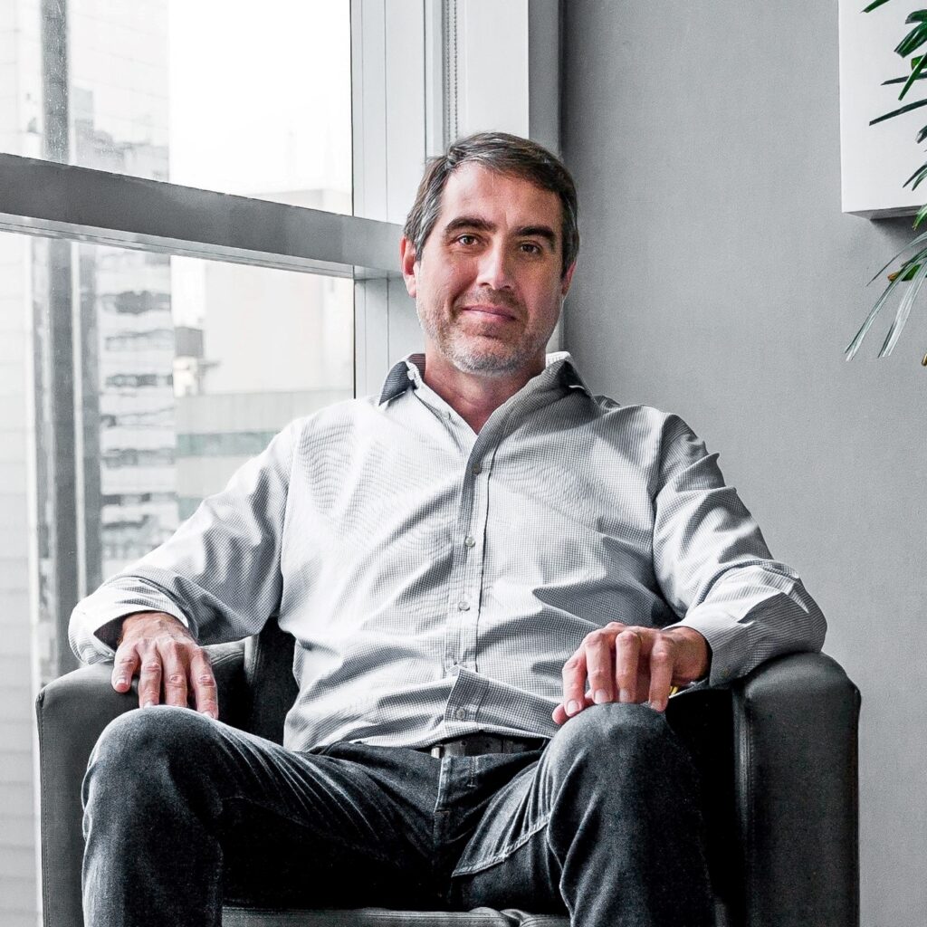 Felipe Mendes lança livro sobre excelência no atendimento ao cliente Felipe Mendes lança livro sobre excelência no atendimento ao cliente