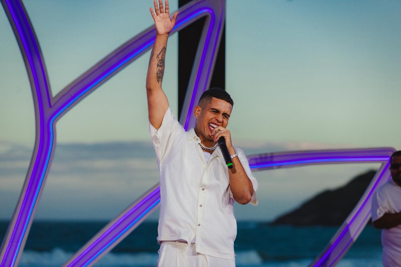 “Gaab no Entardecer” reúne estrelas e marca nova fase do cantor