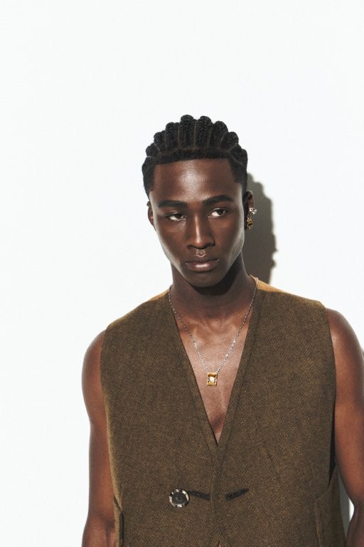 Hector Albertazzi e Alexandre Herchcovitch lançam collab exclusiva de acessórios