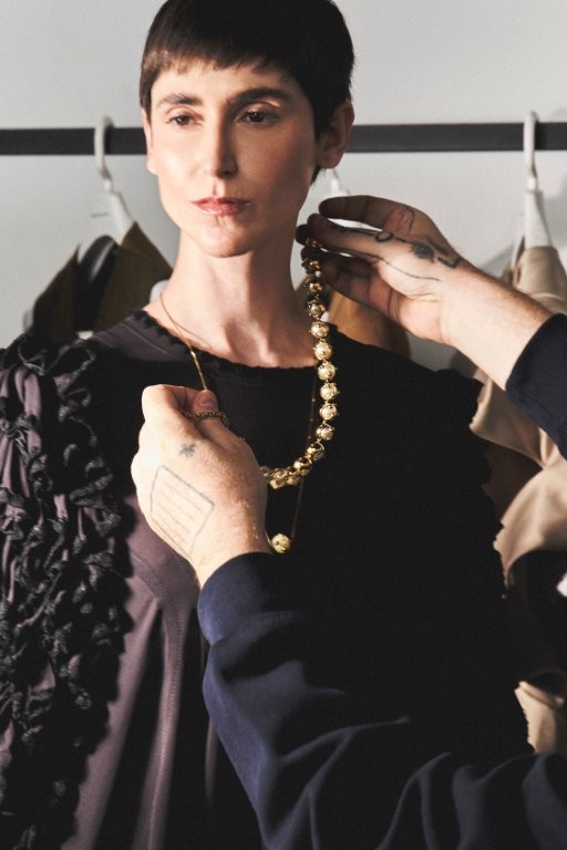 Hector Albertazzi e Alexandre Herchcovitch lançam collab exclusiva de acessórios