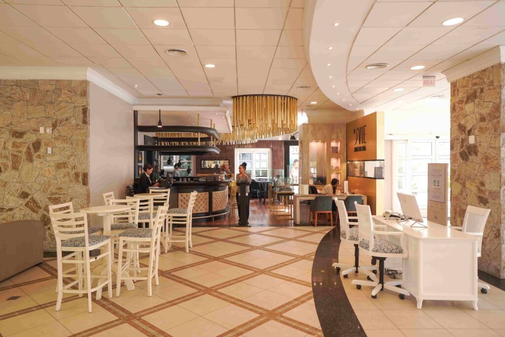 Hotéis de Jurerê in_ abrem 92 vagas temporárias para a temporada de verão Hotéis de Jurerê in_ abrem 92 vagas temporárias para a temporada de verão