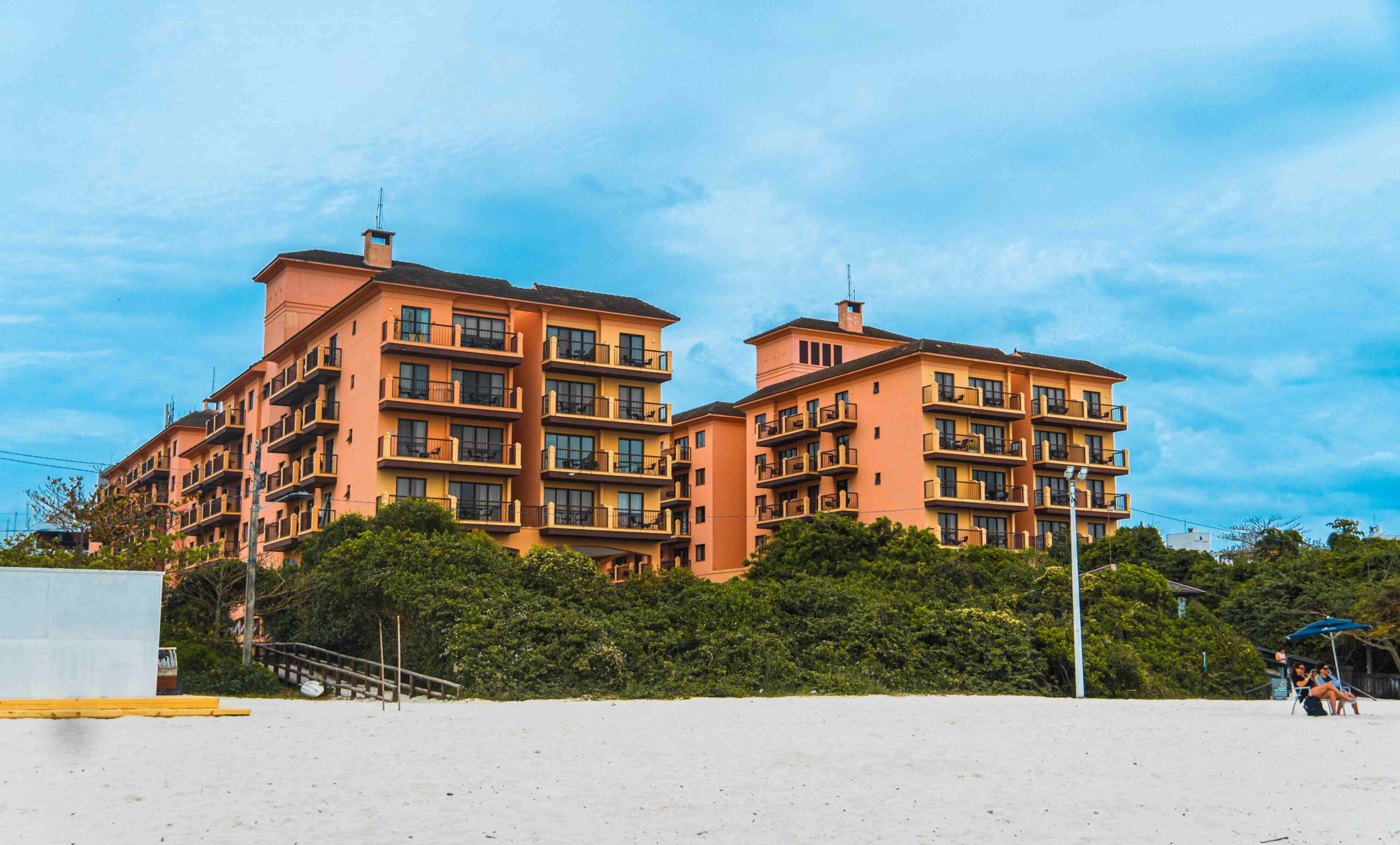 Hotéis de Jurerê in_ abrem 92 vagas temporárias para a temporada de verão