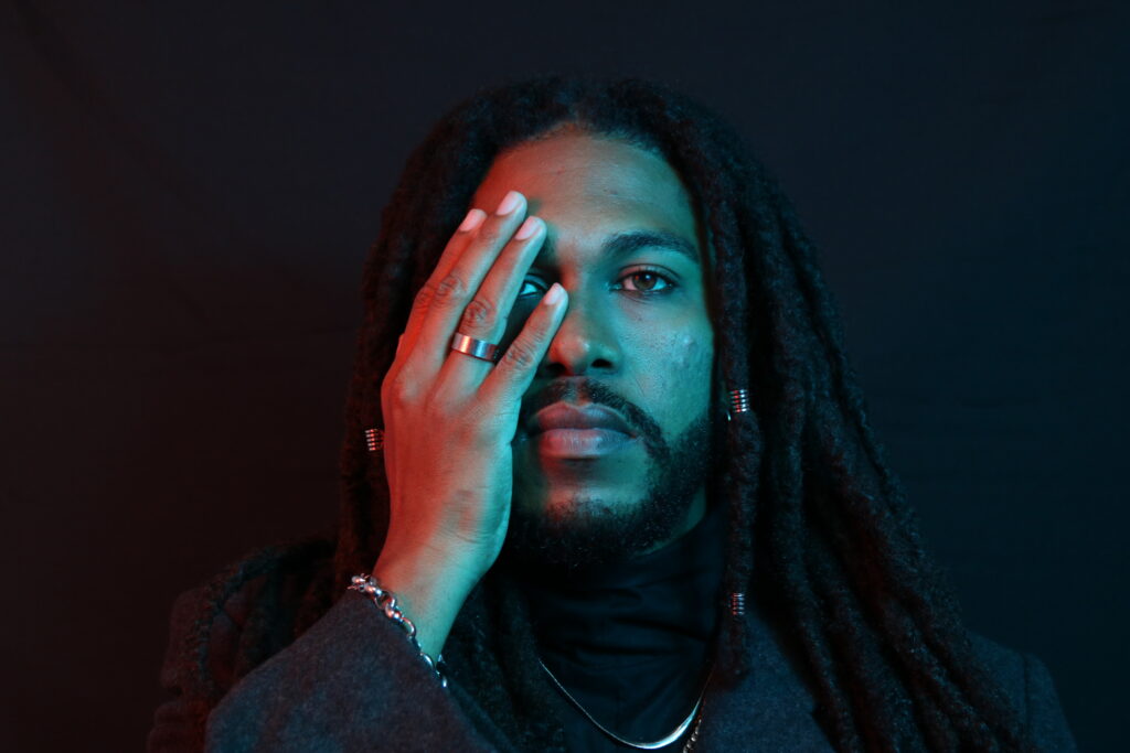 Dândi apresenta “Lado B – Show Visual” no Sesc Nova Iguaçu em 8 de novembro