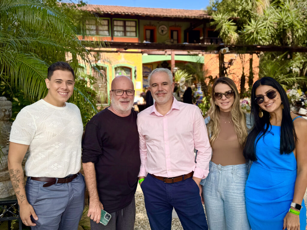 Luiz Paulo Belo, Éder Meneghine, Fernando Flores, Tatiane Vaz e Thaís Paixão no Solar das Palmeiras