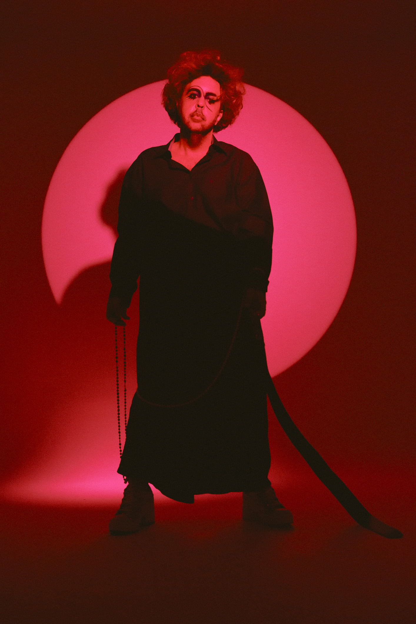 Guilherme Borges estreia “Palácio Mental”, show músico-performático sobre a mente neurodivergente