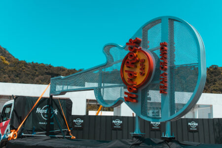 Guitarra oficial do Hard Rock Cafe chega a Praia Grande e marca nova era cultural no litoral paulista Guitarra oficial do Hard Rock Cafe chega a Praia Grande e marca nova era cultural no litoral paulista