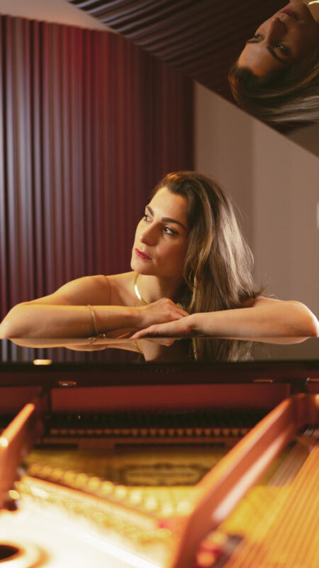 Sofia Barion lança “Ilusões Fugitivas”, álbum que une jazz e emoção Sofia Barion lança “Ilusões Fugitivas”, álbum que une jazz e emoção