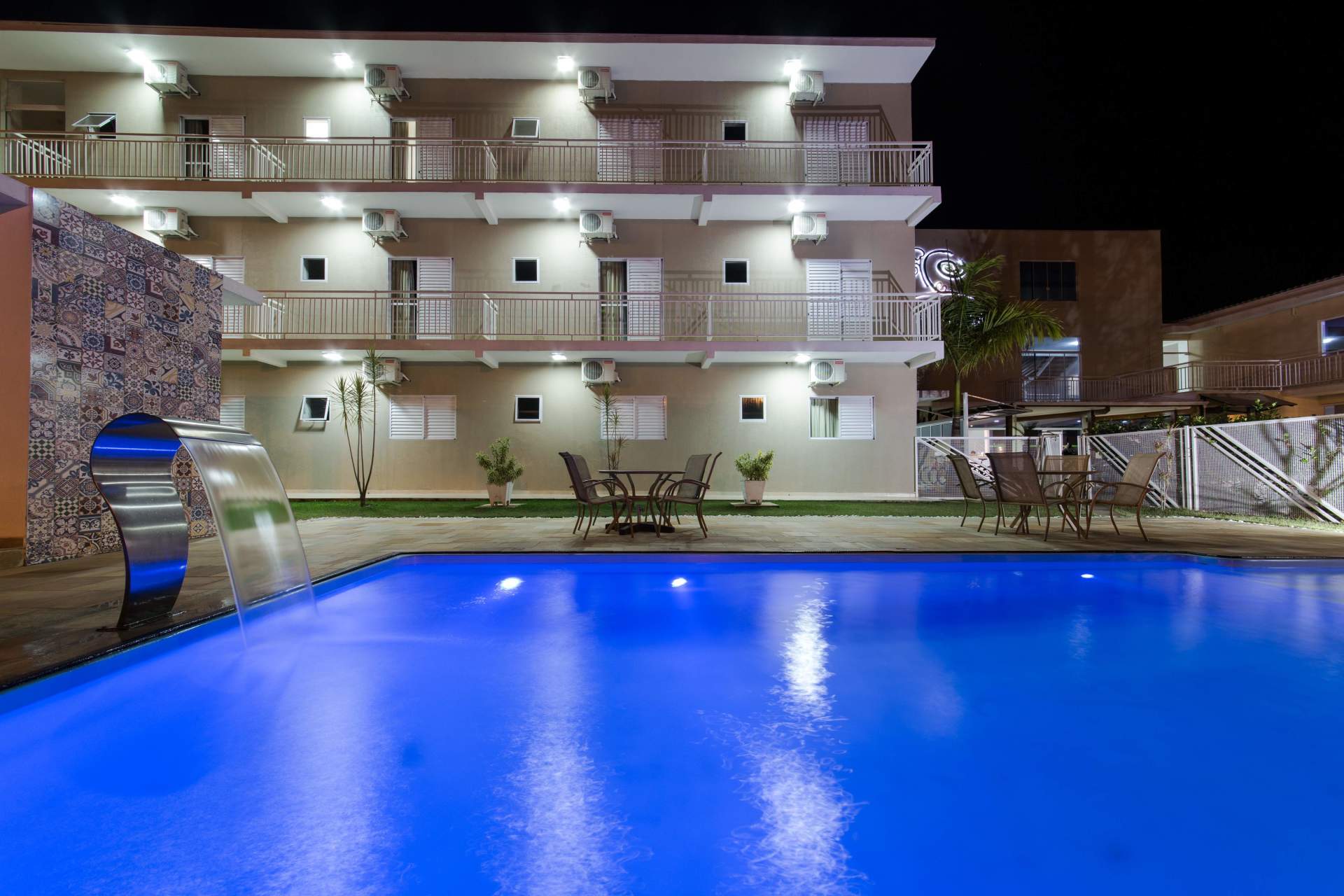 Cinco destinos da Summit Hotels para aproveitar o próximo feriado com conforto