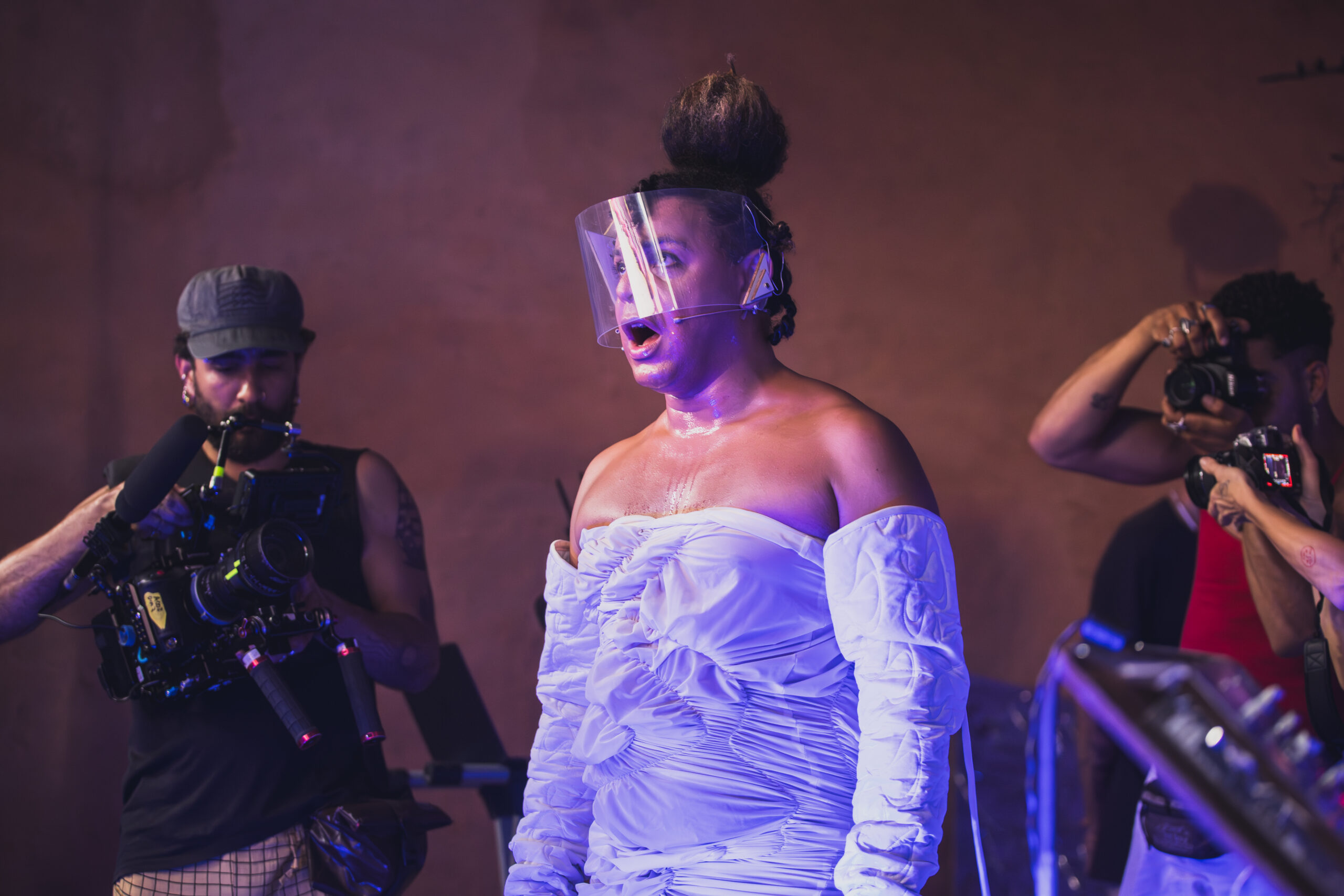 Podeserdesligado estreia espetáculo sonoro-afrofuturista em SP com direção de João Turchi