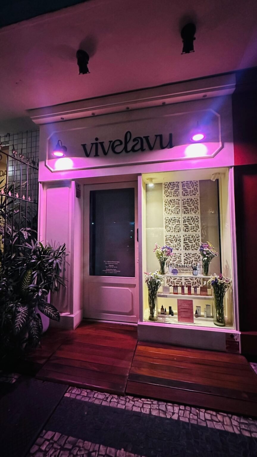 Vivelavu celebra Outubro Rosa com semana especial e chegada da Livealoe Vivelavu Outubro Rosa scaled 1