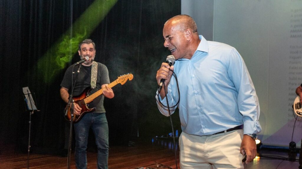 Conheça a trajetória fonográfica de sucesso do cantor Salvador Celestino Conheça a trajetória fonográfica de sucesso do cantor Salvador Celestino