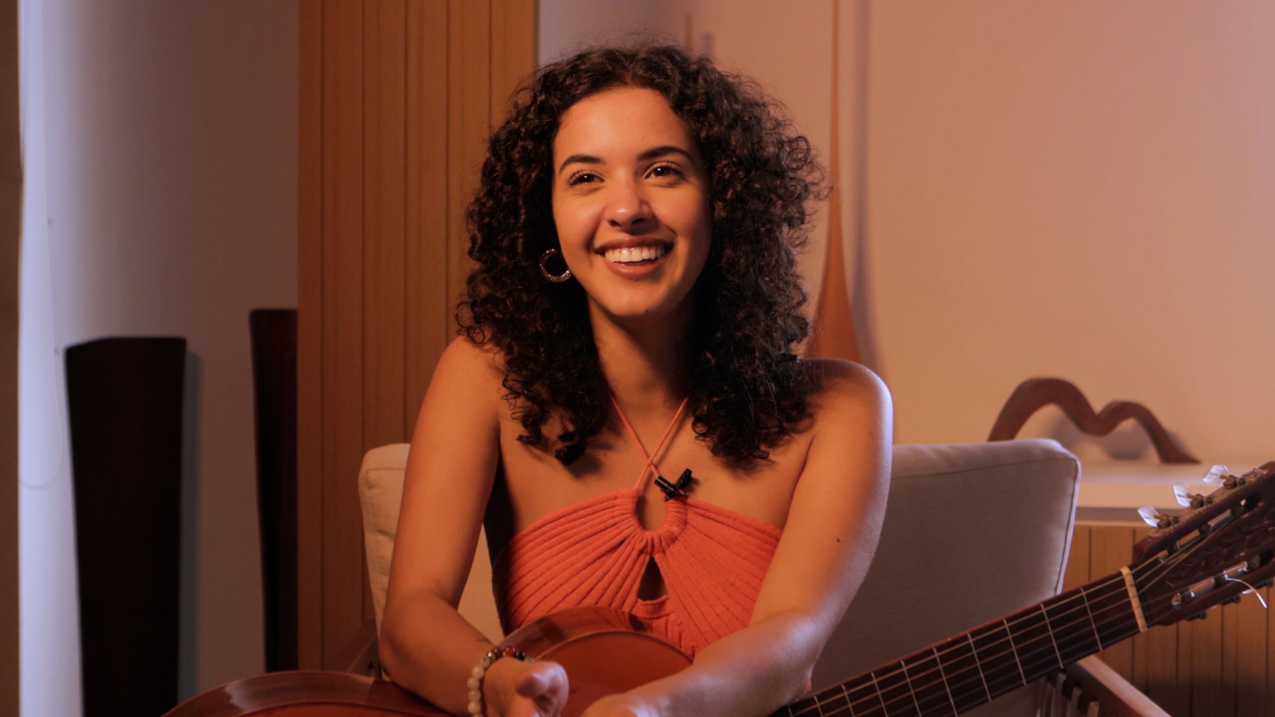 Clariá lança “Maresia”, terceiro single do mini EP Uma Parte de Mim