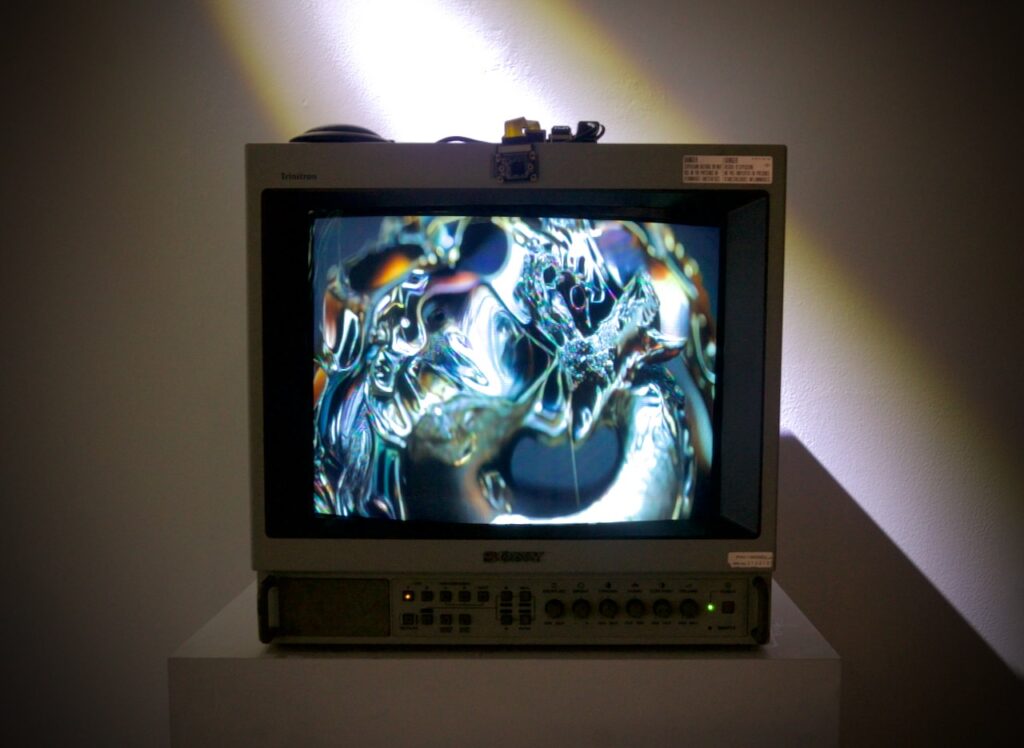 Exposição “Antípodas: Tão Distantes, Tão Próximos” tem visita guiada com a curadora neste domingo Exposição “Antípodas: Tão Distantes, Tão Próximos” tem visita guiada com a curadora neste domingo