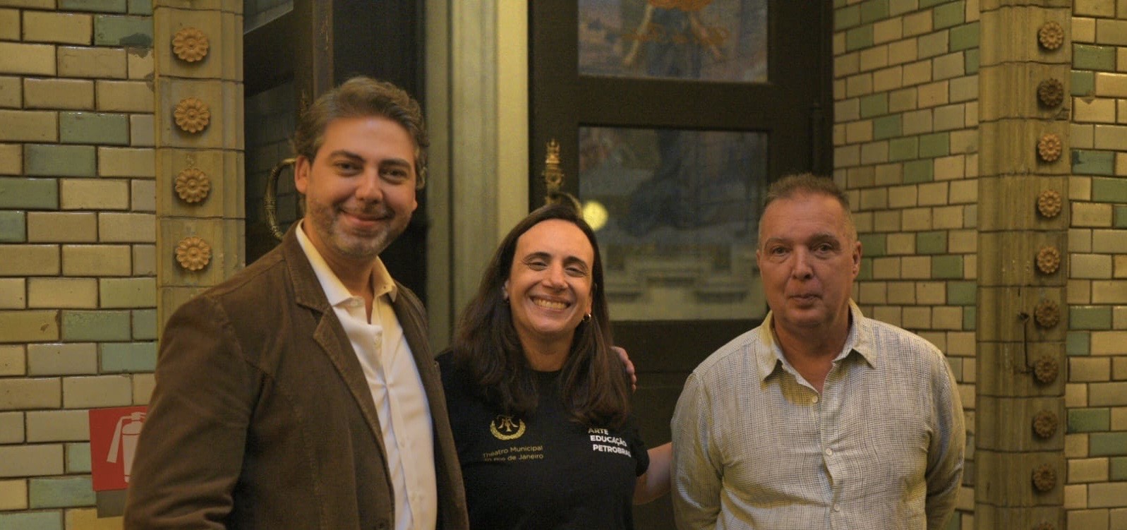 Embaixadores de Turismo do RJ realizam visita guiada ao Theatro Municipal