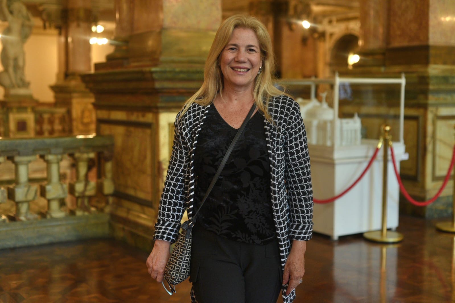 Embaixadores de Turismo do RJ realizam visita guiada ao Theatro Municipal
