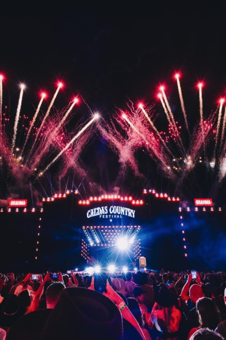 Caldas Country lança música tema com Lorena Cristine e Os Caras do Arrocha Caldas Country lança música tema com Lorena Cristine e Os Caras do Arrocha