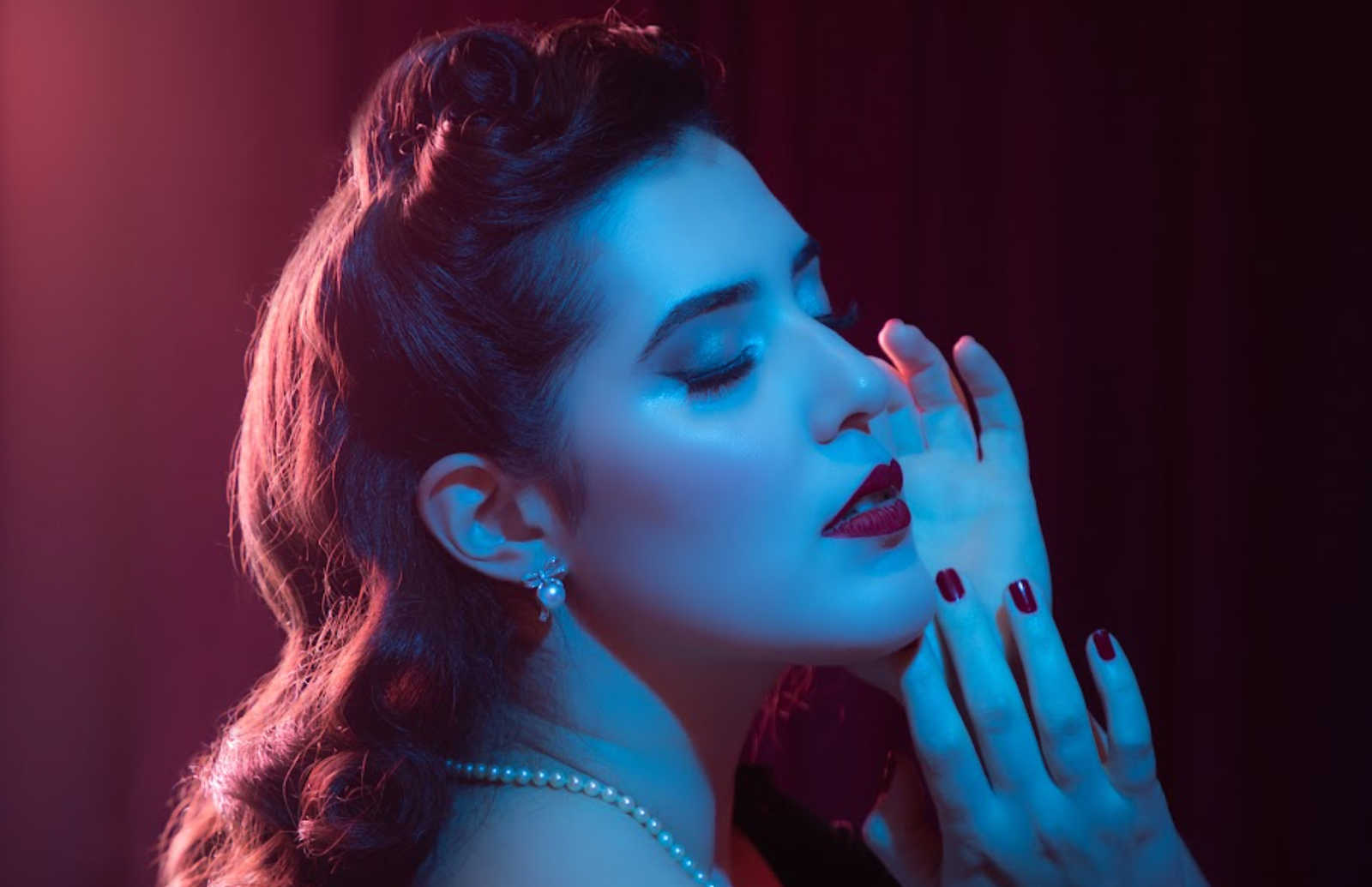 Carol Carmin estreia no blues com o EP autoral “Azul Carmin”