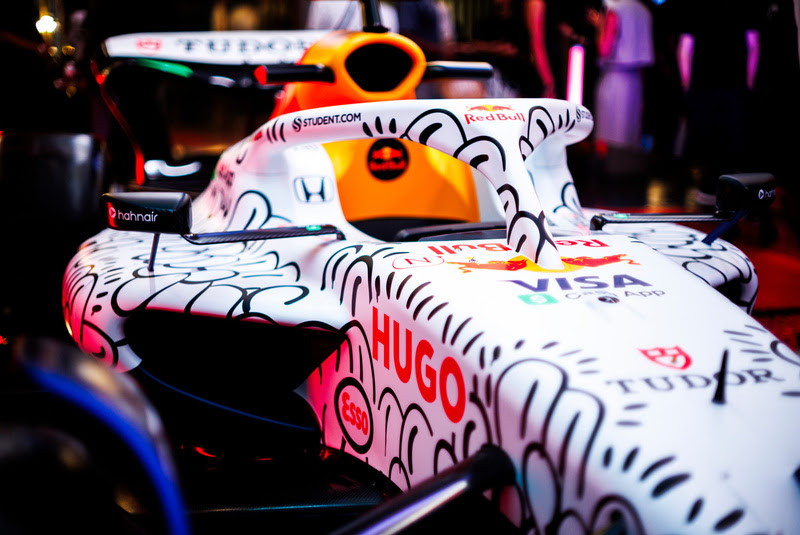 Visa Cash App Racing Bulls celebra GP do Brasil com arte urbana no Beco do Batman