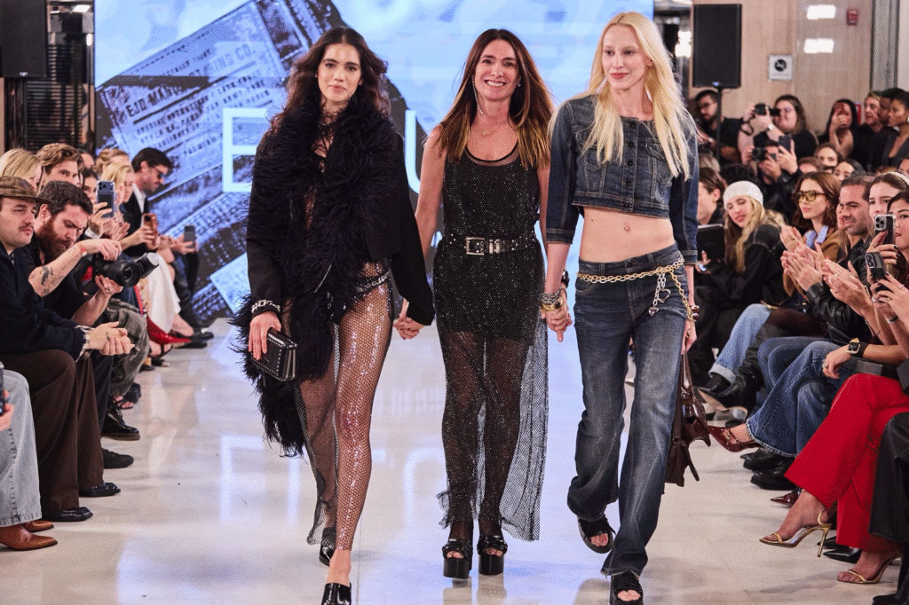 Ellus encerra o Fashion Meeting com coleção “Summer Codes” inspirada no verão e no denim premium Ellus encerra o Fashion Meeting com coleção “Summer Codes” inspirada no verão e no denim premium