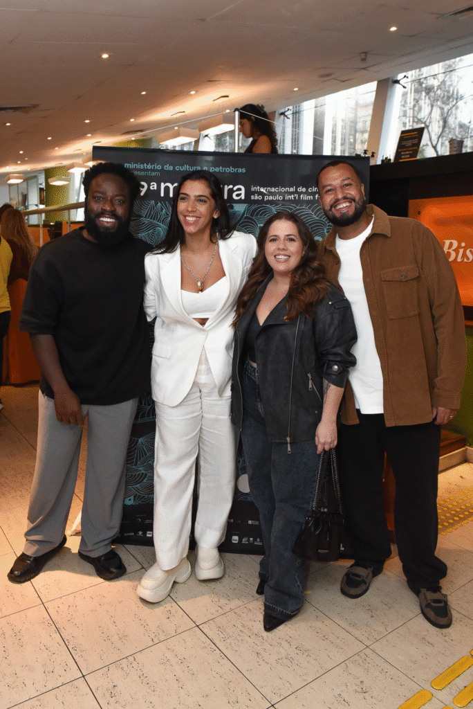 Douglas Silva e Tati Machado prestigiam Benedita Casé na Mostra SP Douglas Silva e Tati Machado prestigiam Benedita Casé na Mostra SP