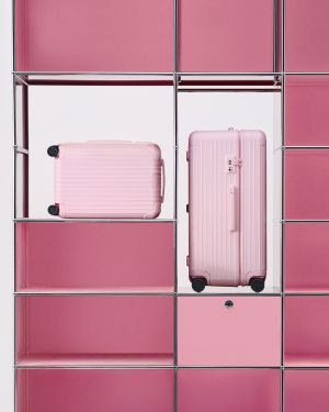 RIMOWA lança Ballerina Pink: nova cor da linha Essential RIMOWA lança Ballerina Pink: nova cor da linha Essential
