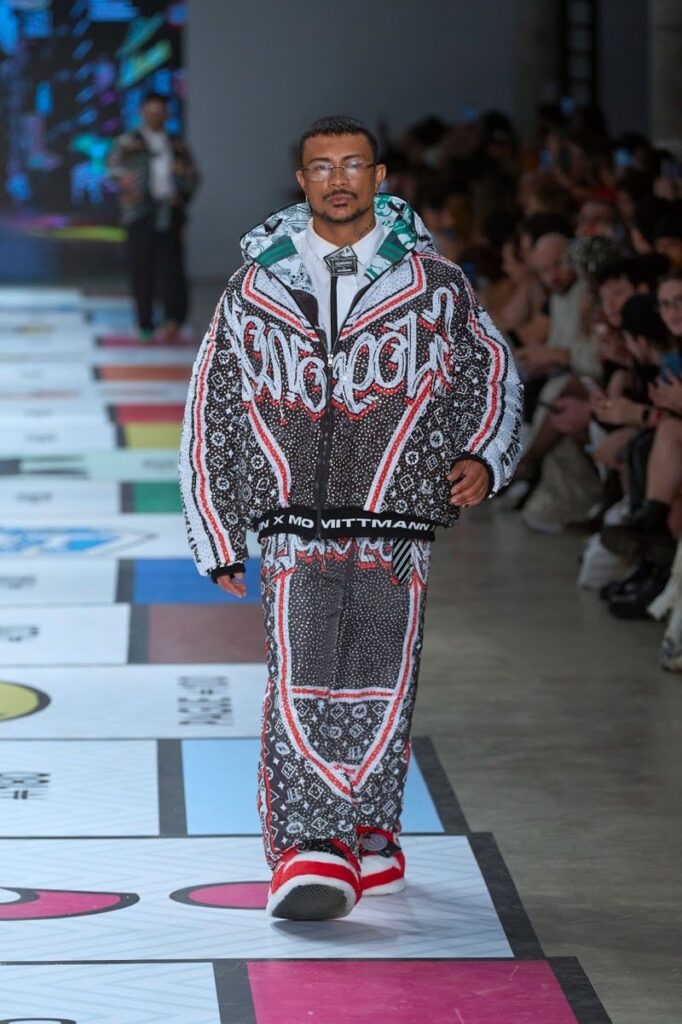 Xamã abre desfile de Dário Mittmann no SPFW com look provocador Xamã abre desfile de Dário Mittmann no SPFW com look provocador