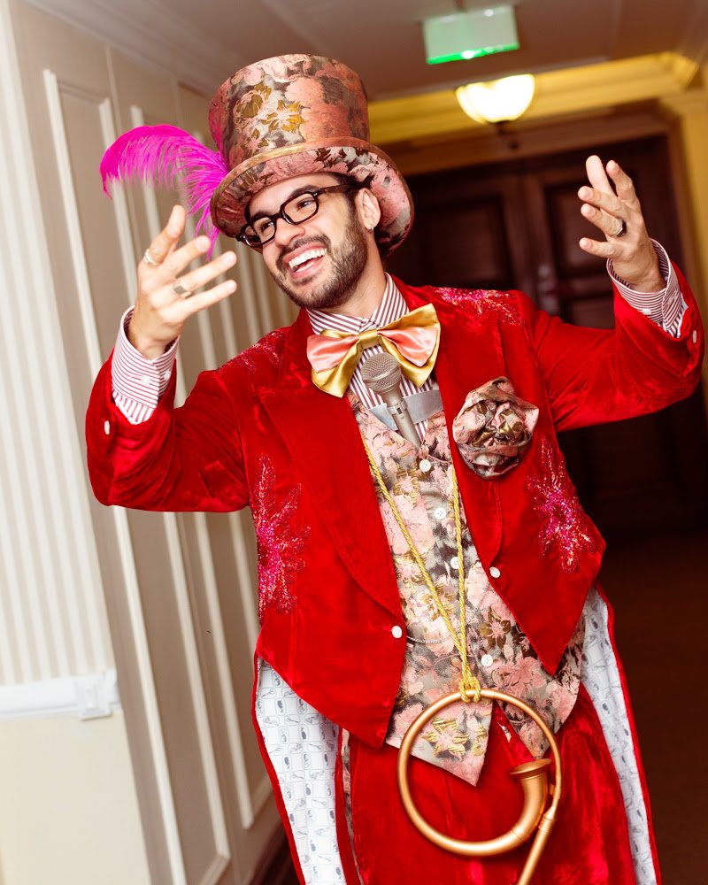 Diego Cruz homenageia Chacrinha no Baile de Halloween da Sephora Diego Cruz homenageia Chacrinha no Baile de Halloween da Sephora