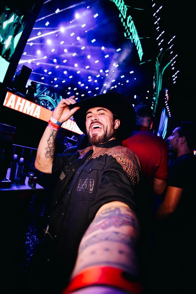 Caldas Country abre 2025 com shows e cena de novela