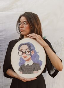 POW Festival 2025 oferece oficina que une pixel art e ponto cruz