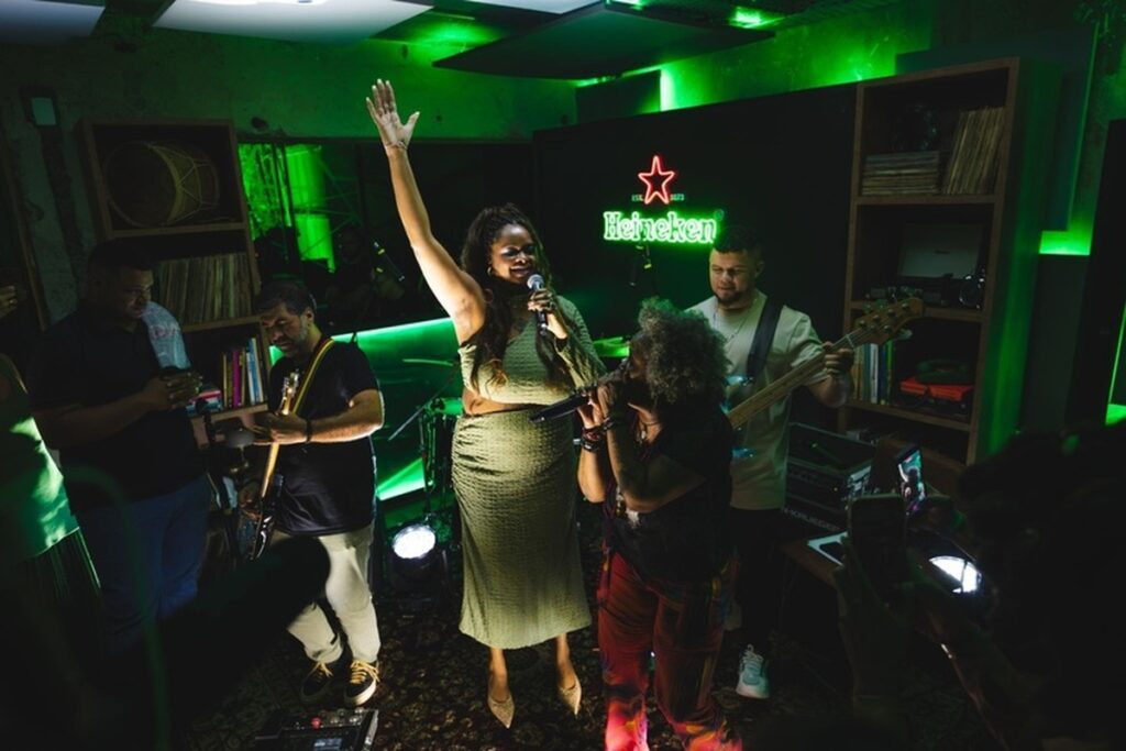 Heineken celebra Tiny Desk Brasil com pocket show surpresa