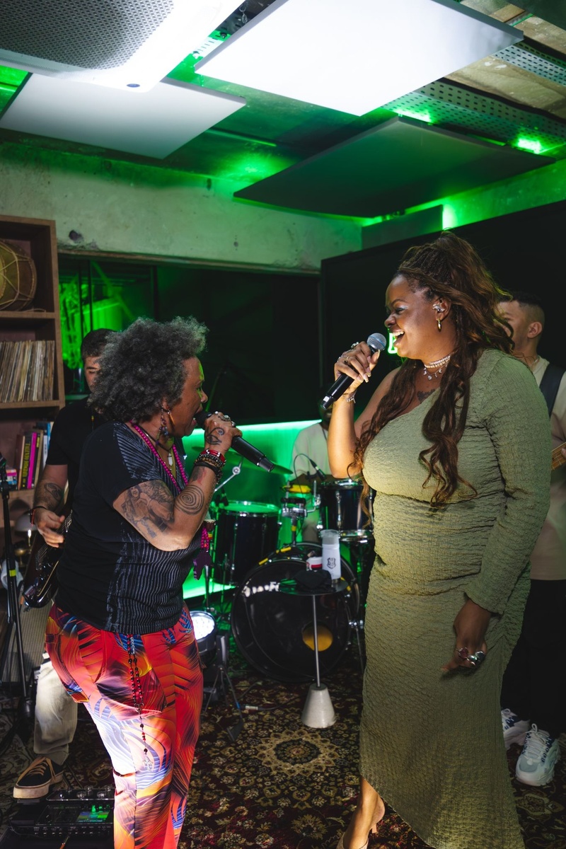 Heineken celebra Tiny Desk Brasil com pocket show surpresa
