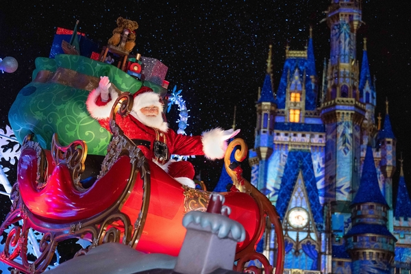 Walt Disney World celebra festas de fim de ano com magia e alegria para famílias