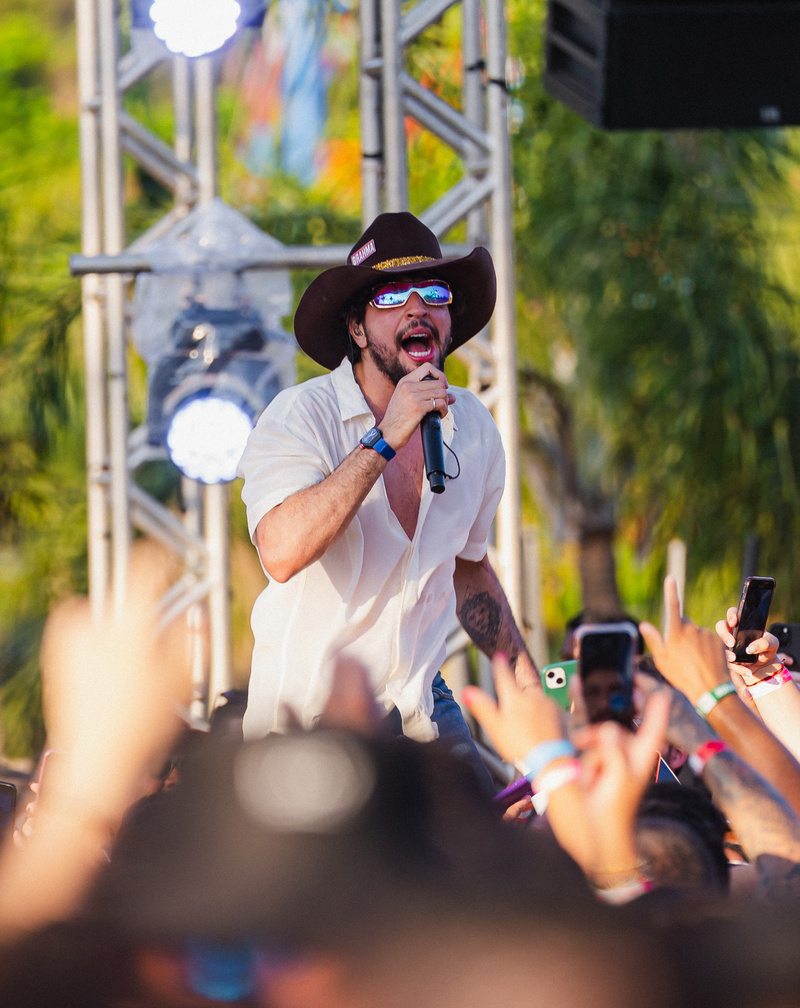 Caldas Country abre 2025 com shows e cena de novela