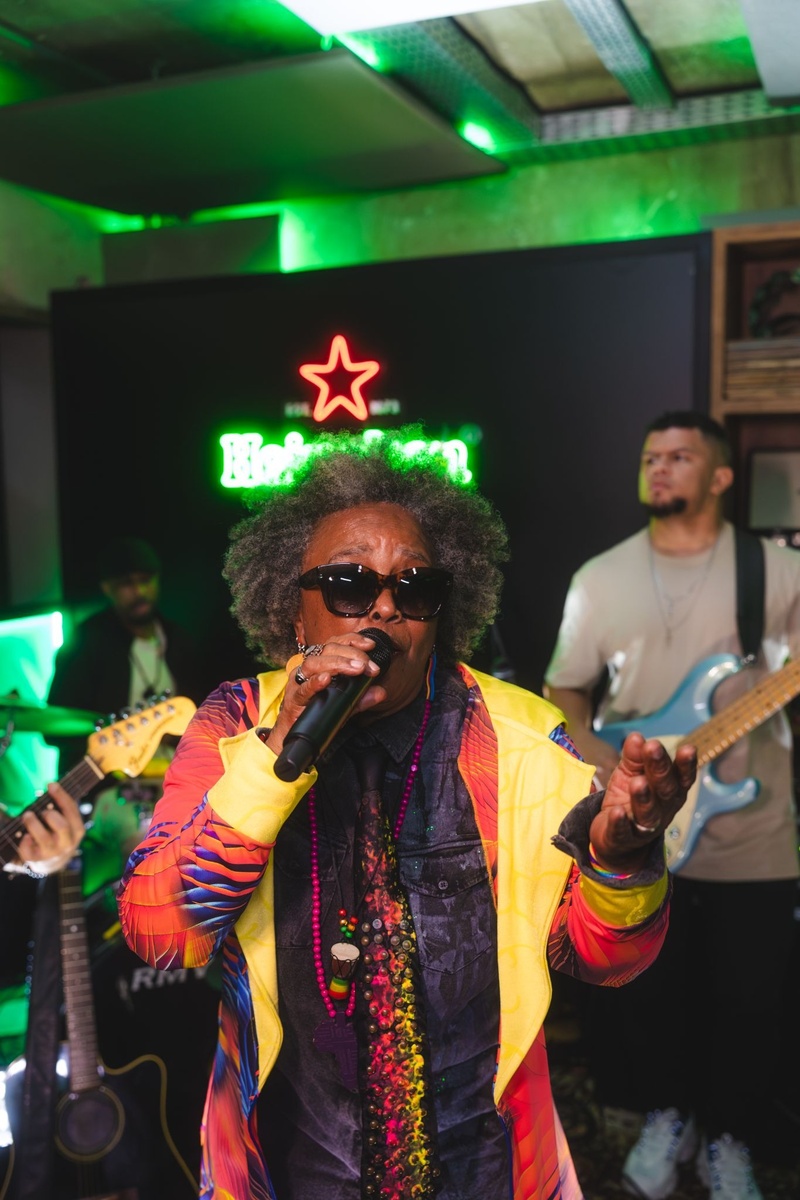 Heineken celebra Tiny Desk Brasil com pocket show surpresa