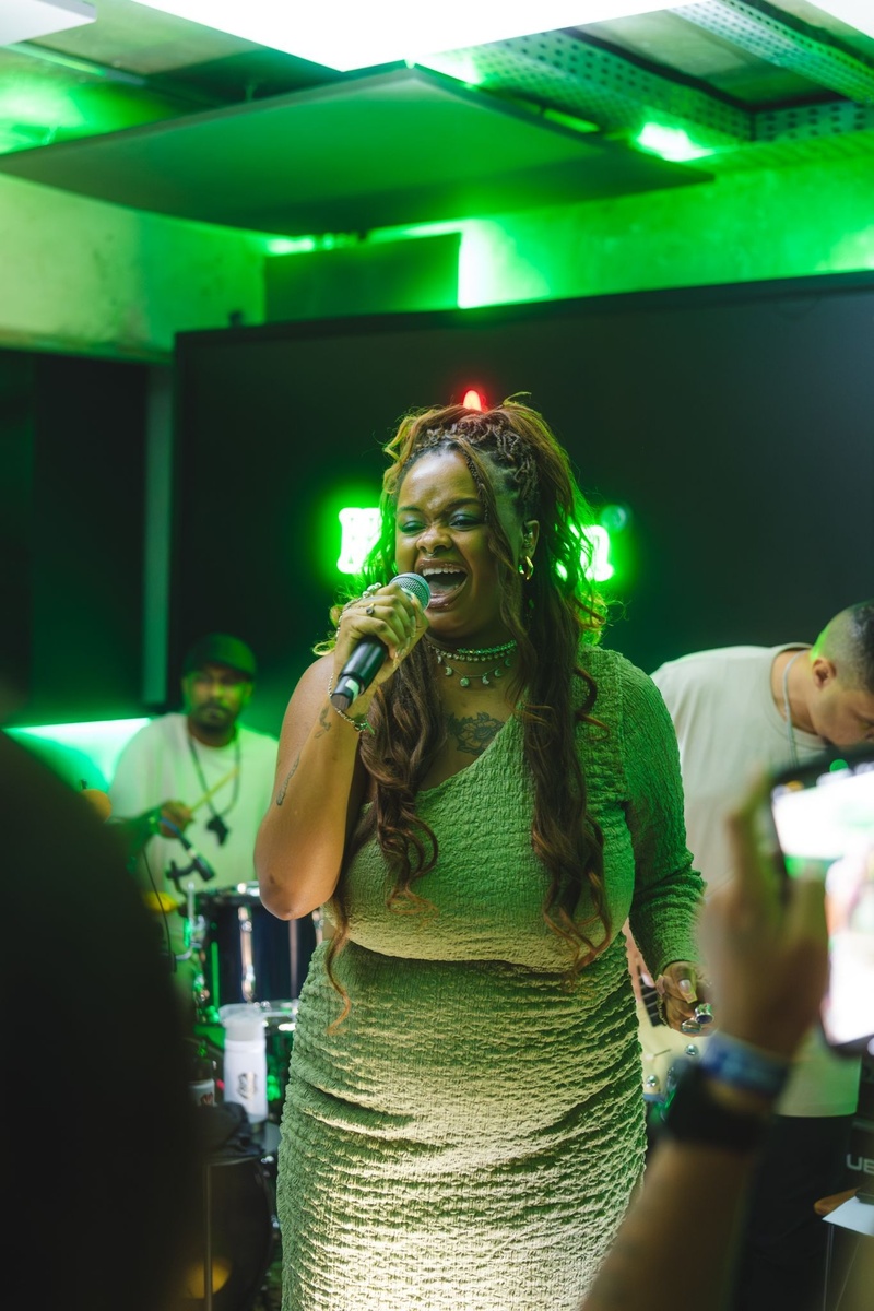 Heineken celebra Tiny Desk Brasil com pocket show surpresa