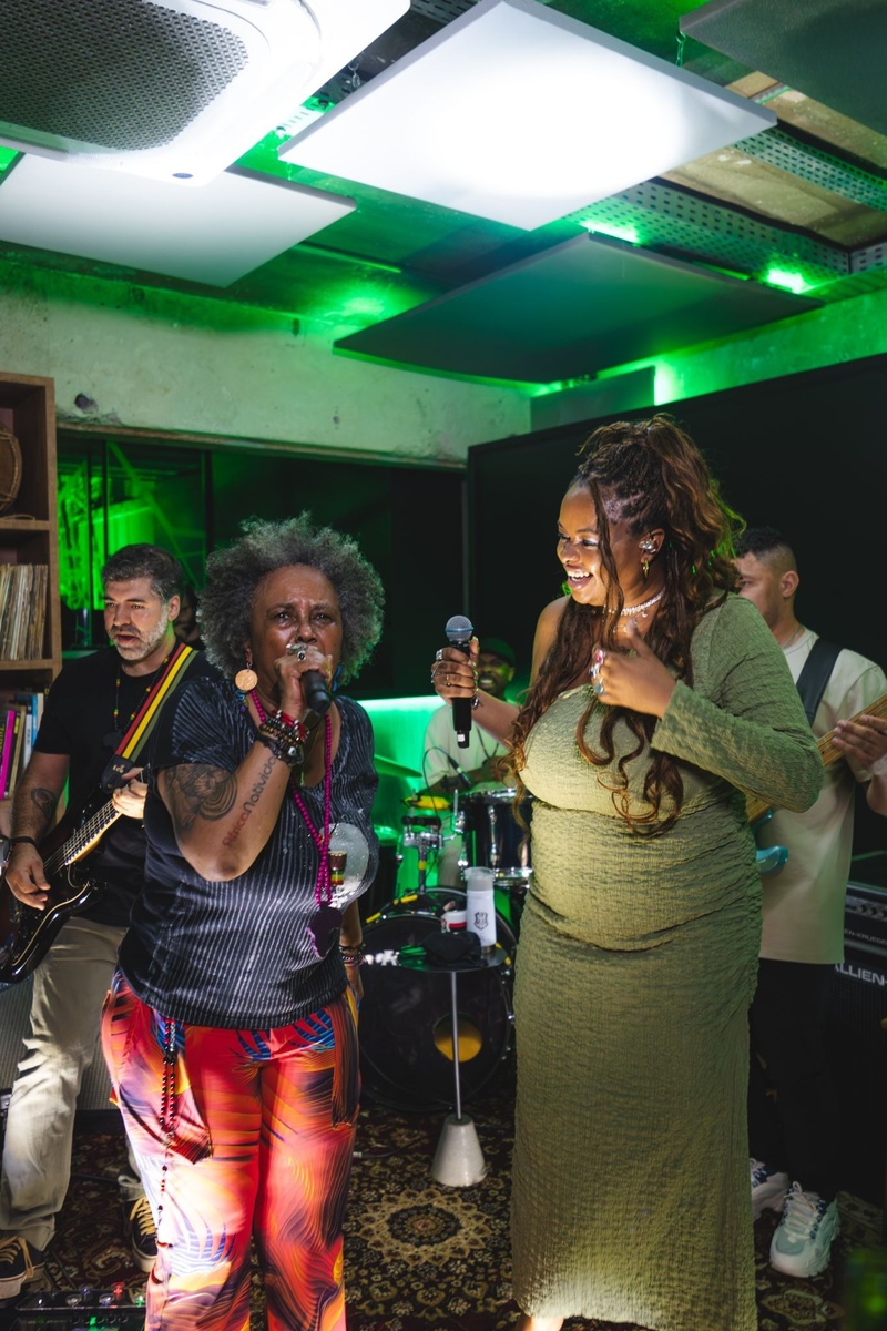 Heineken celebra Tiny Desk Brasil com pocket show surpresa