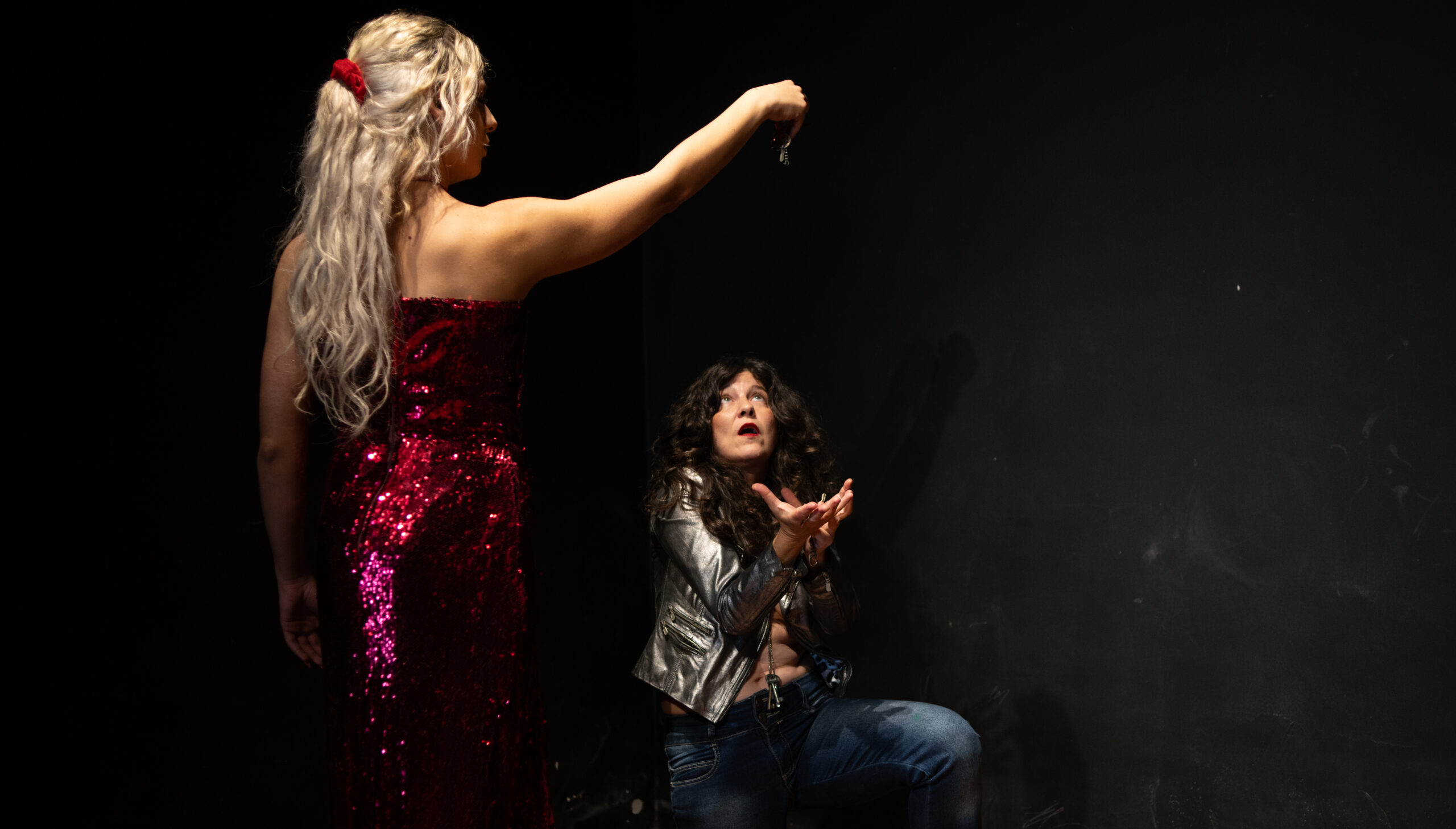 Cristina Flores estrena la comedia musical LGBT+ “Chaves do Armário” en el CCBB Río