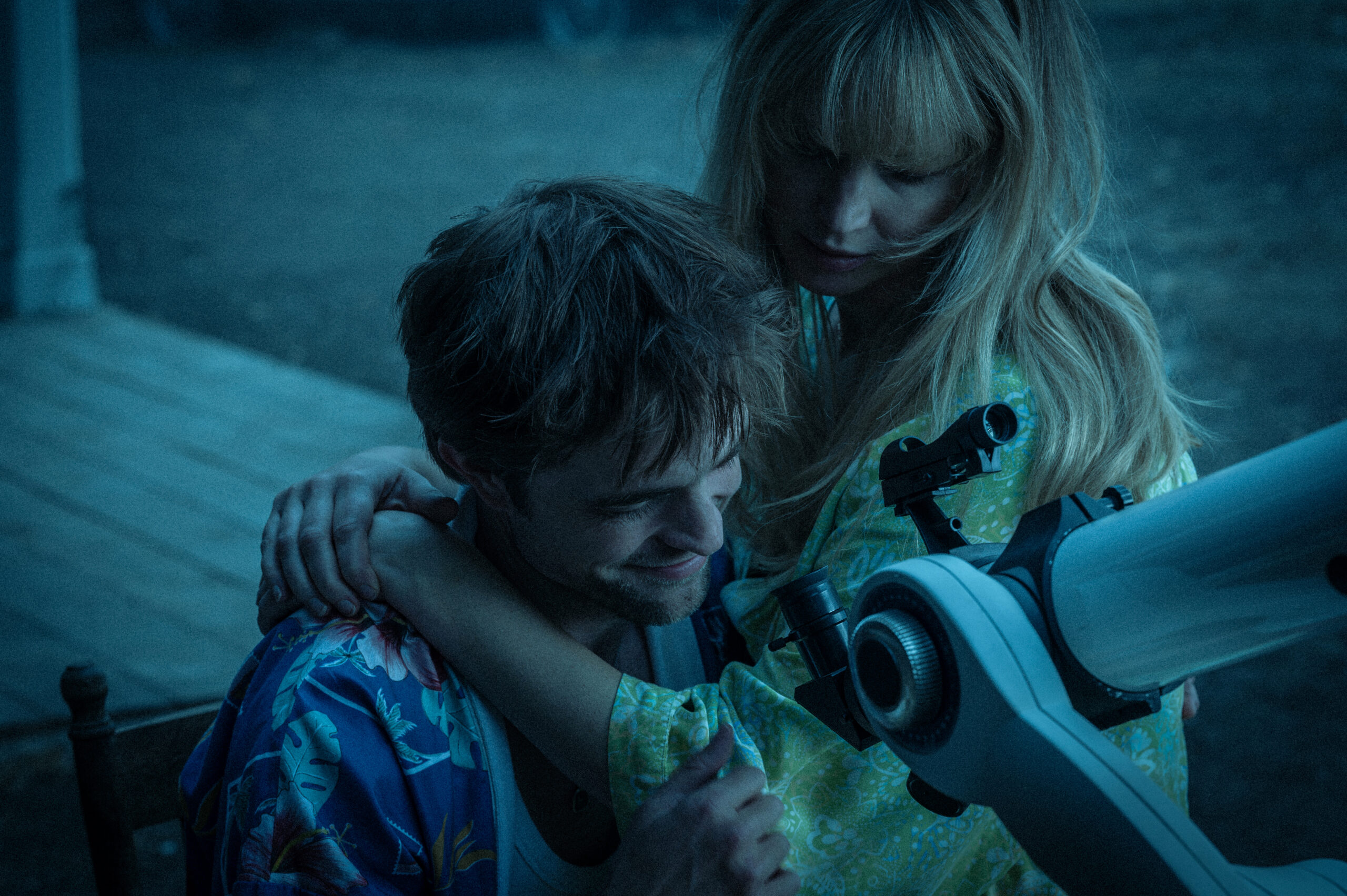 MUBI e Paris Filmes divulgam novas imagens de “Morra, Amor”