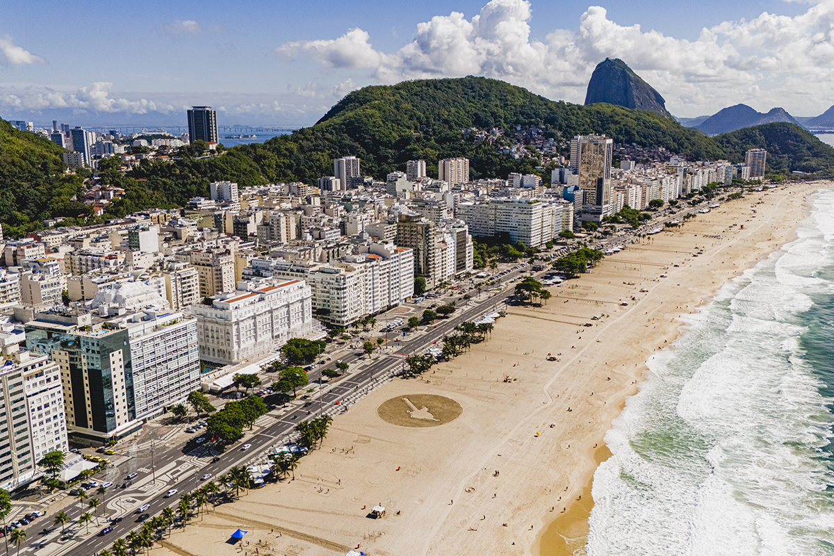 Rock in Rio ocupa Copacabana con guitarra gigante de arena y lanza promoción en TikTok 2 Rock in Rio ocupa Copacabana con guitarra gigante de arena y lanza promoción en TikTok