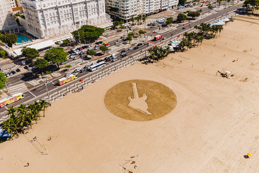 GUITARRA NA AREIA RIR MORIVA