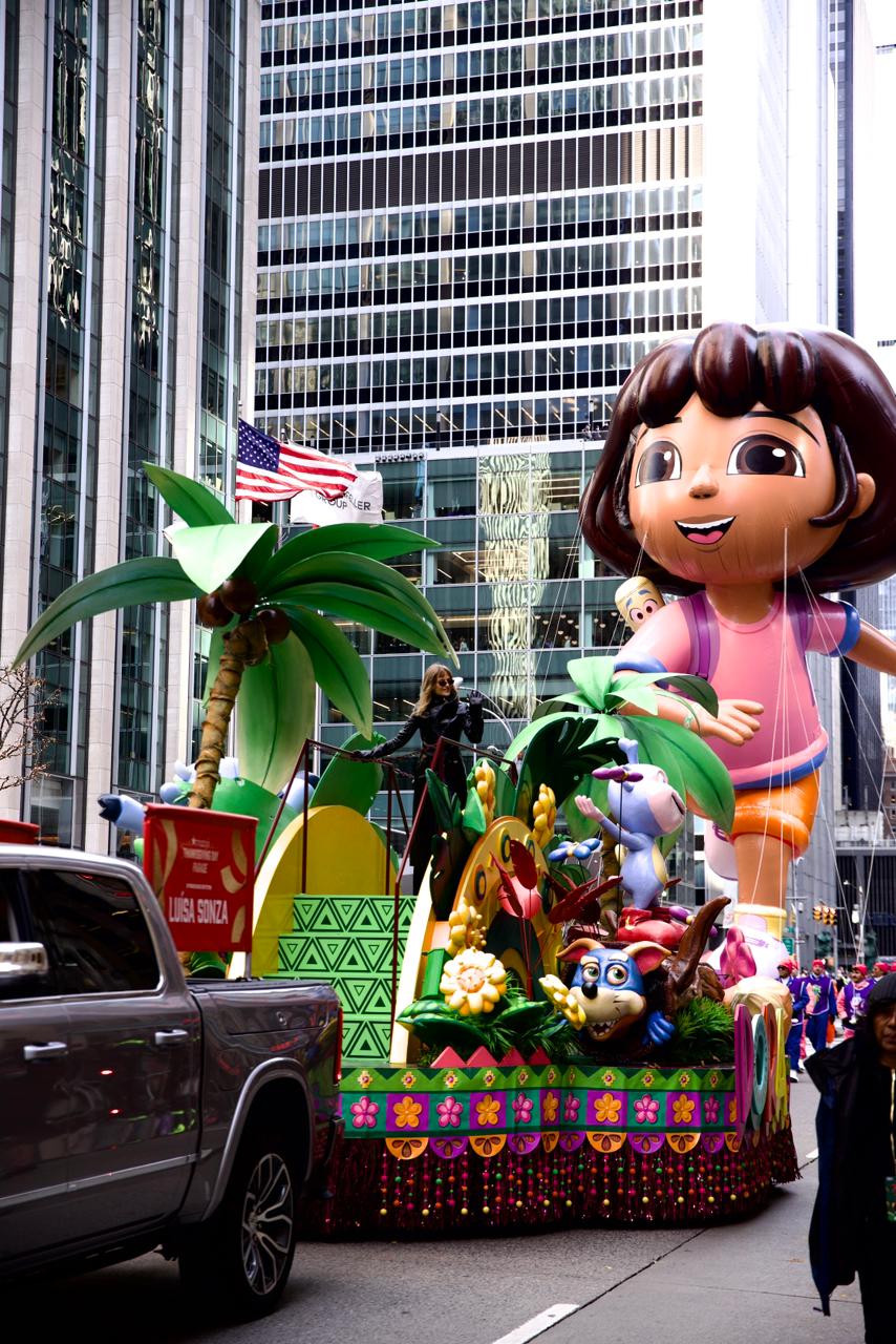 Luísa Sonza brilla en el Macy’s Thanksgiving Parade de Nueva York