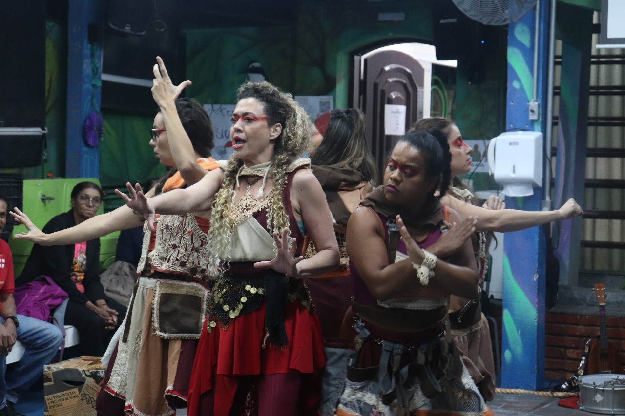 Coletivo Pedra Rubra faz apresentação gratuita na Roosevelt